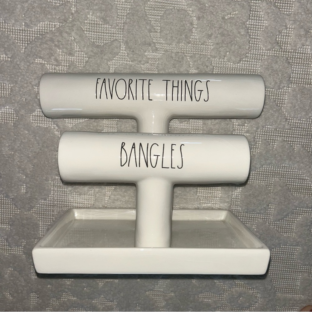 Jewelry Holder 2 tier Bracelets, rings watches Porcelain White Nice